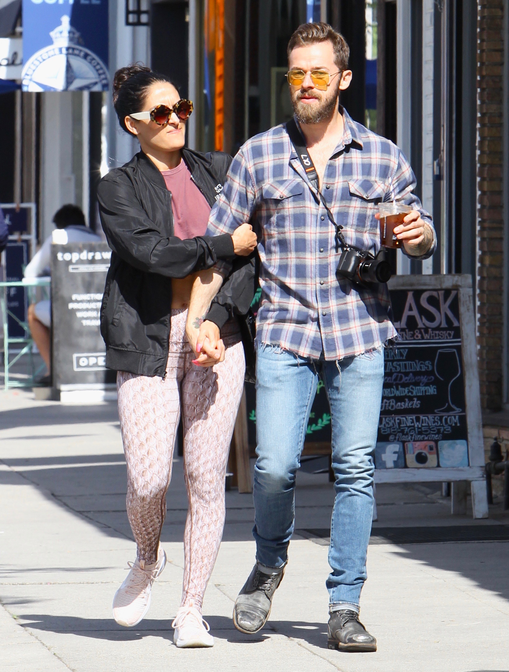 nikki-bella-artem-chigvintsev-pda