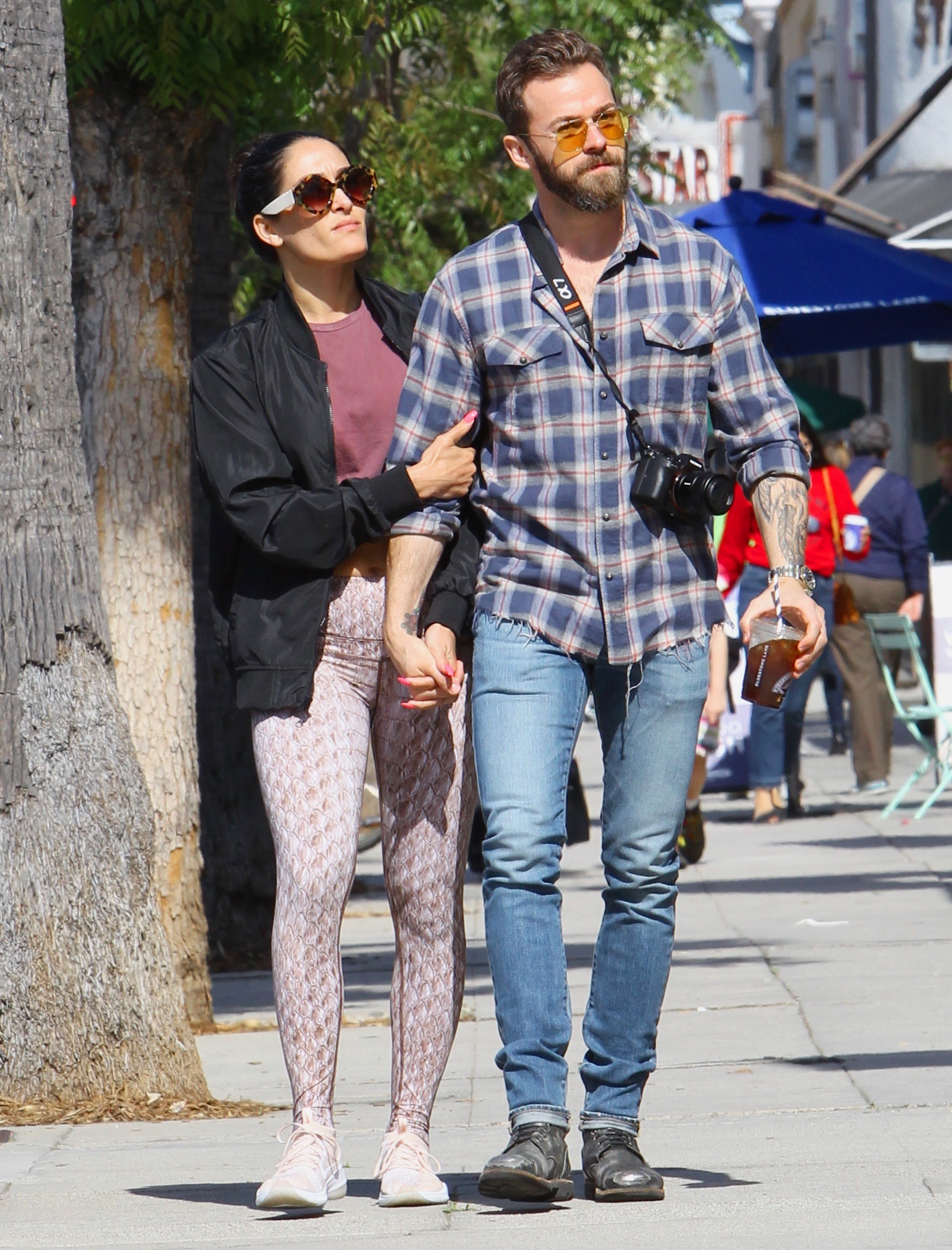 nikki-bella-artem-chigvintsev-pda