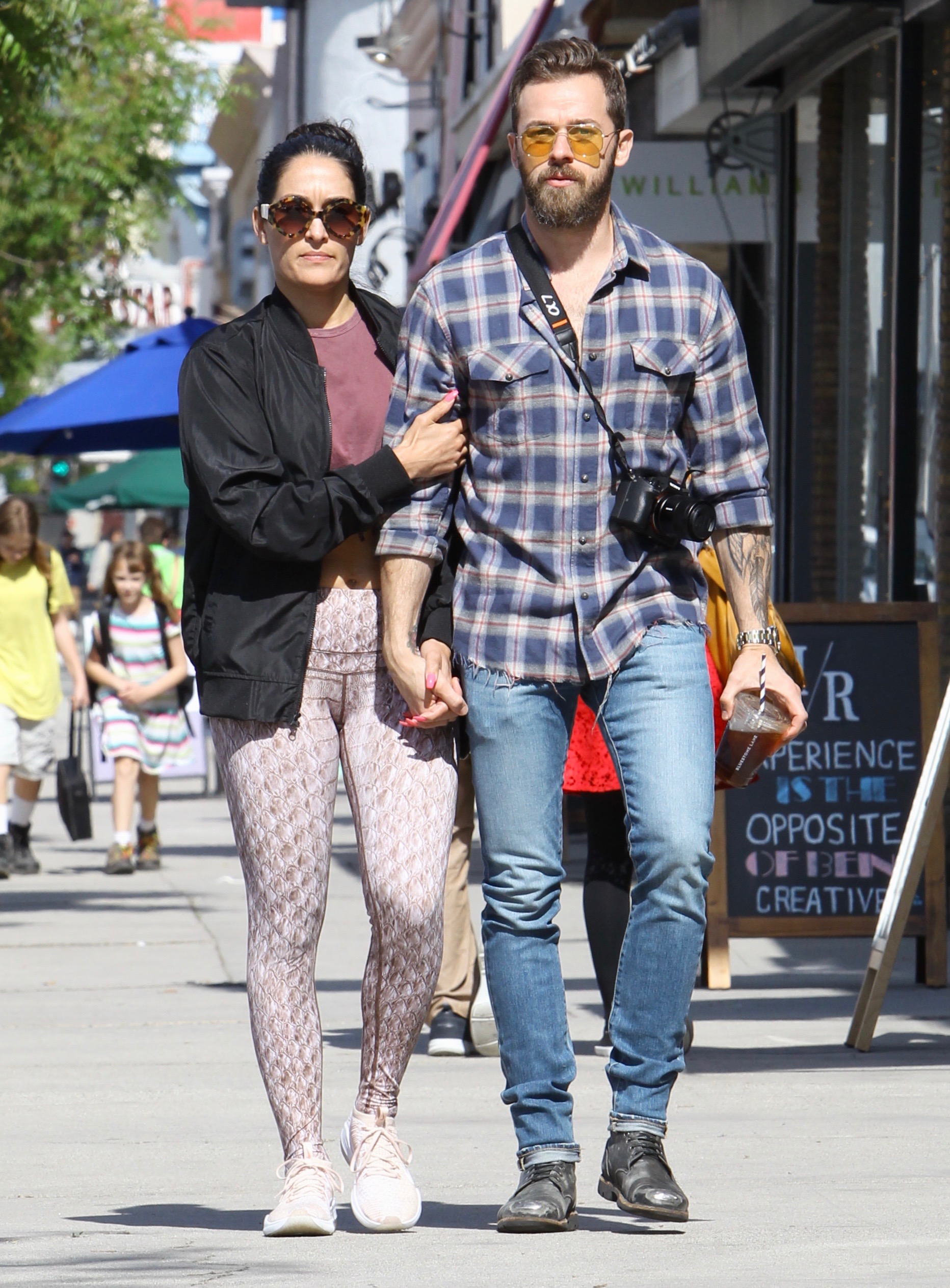 nikki-bella-artem-chigvintsev-pda