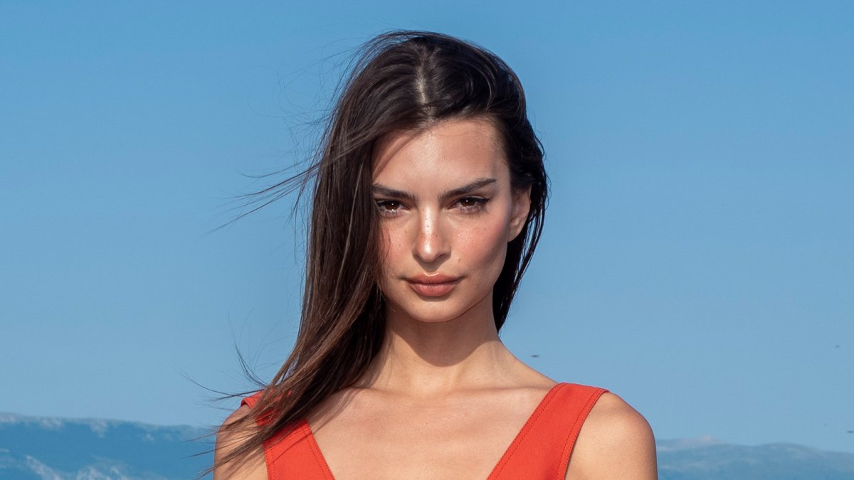 Emily Ratajkowski attends the Jacquemus Spring Summer 2020 show