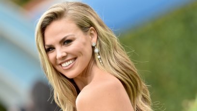 Hannah Brown bachelorette schedule nba finals bachelorette hannah brown wavy hair danging earrings natural makeup