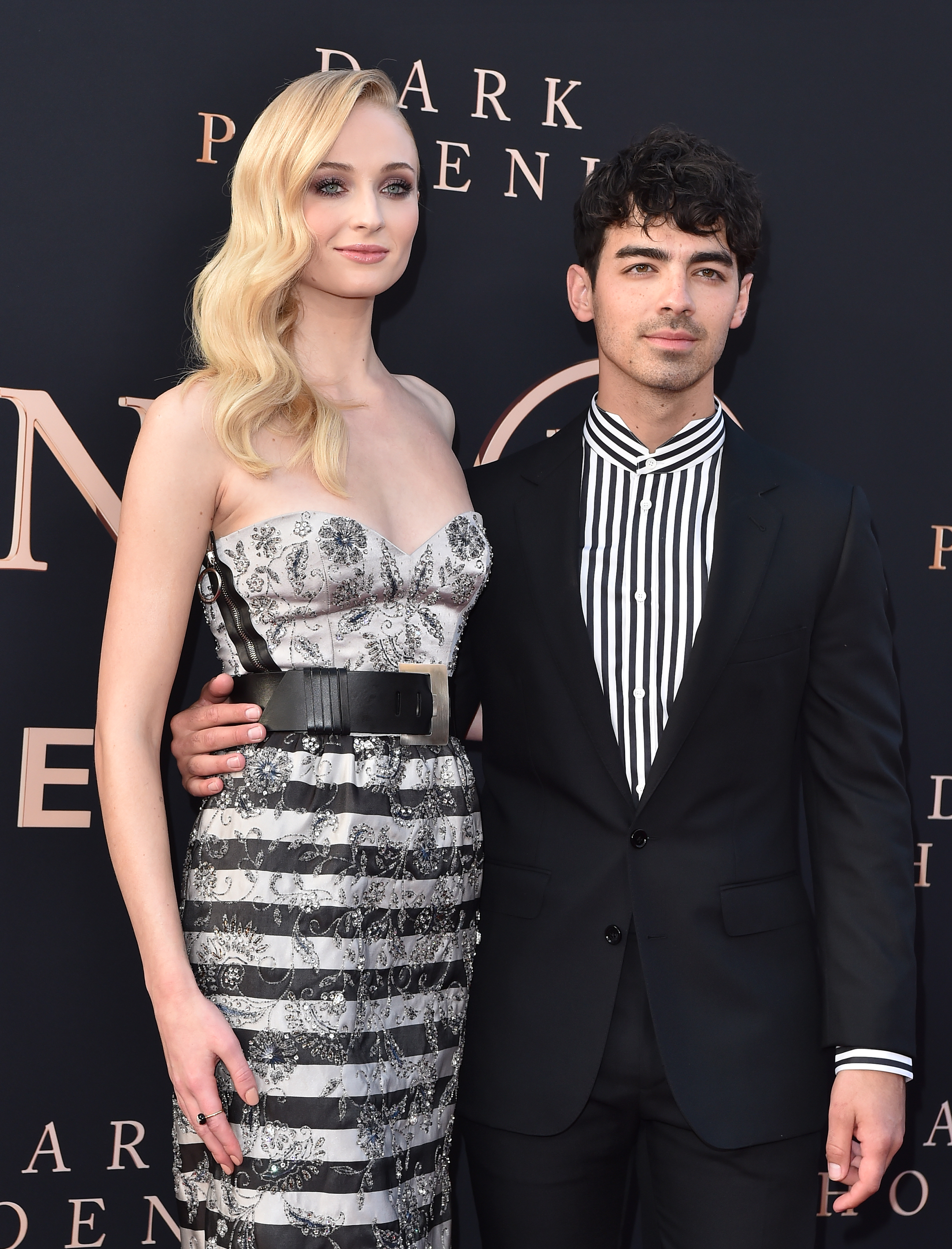 Sophie Turner Joe Jonas xmen dark phoenix red carpet striped dress sophie height