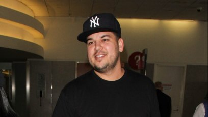 Rob-Kardashian-Walking-Black-Hat-Fitness