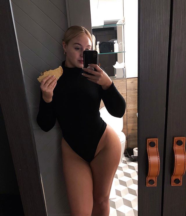 Iska Lawrence Snaps Selfie In Bodysuit Eating Pita
