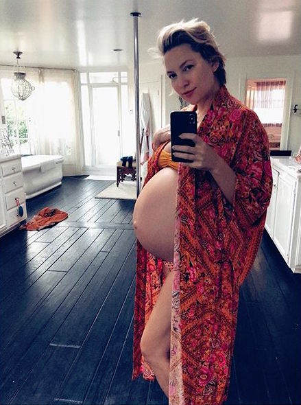 Kate Hudson Snaps Mirror Selfie in Open Robe with Pregnant Belly