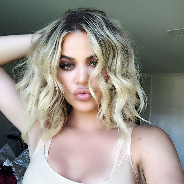 Khloé Kardashian Snaps Selfie With Short Blonde Waves