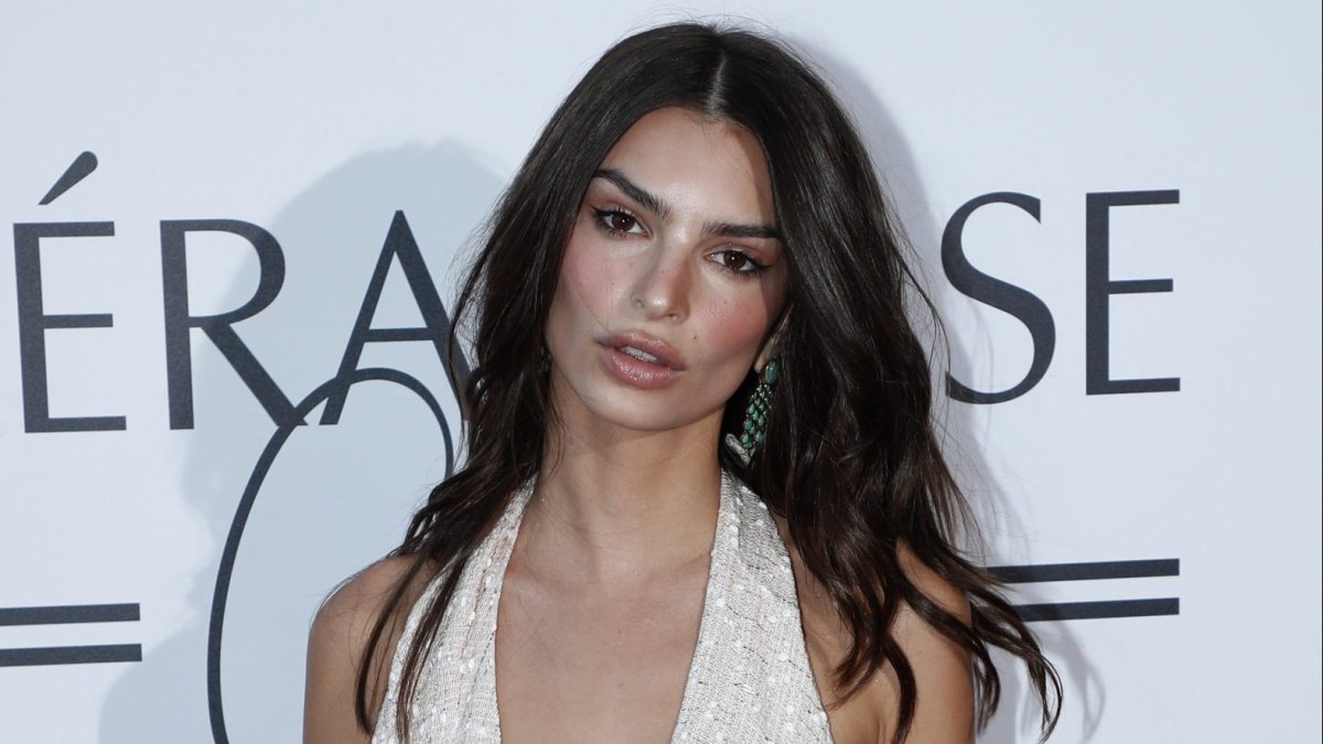 Emily Ratajkowski in a V-Neck Cream Dress