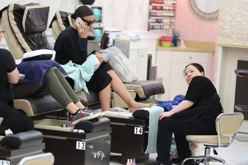 irina shayk nail salon all-black