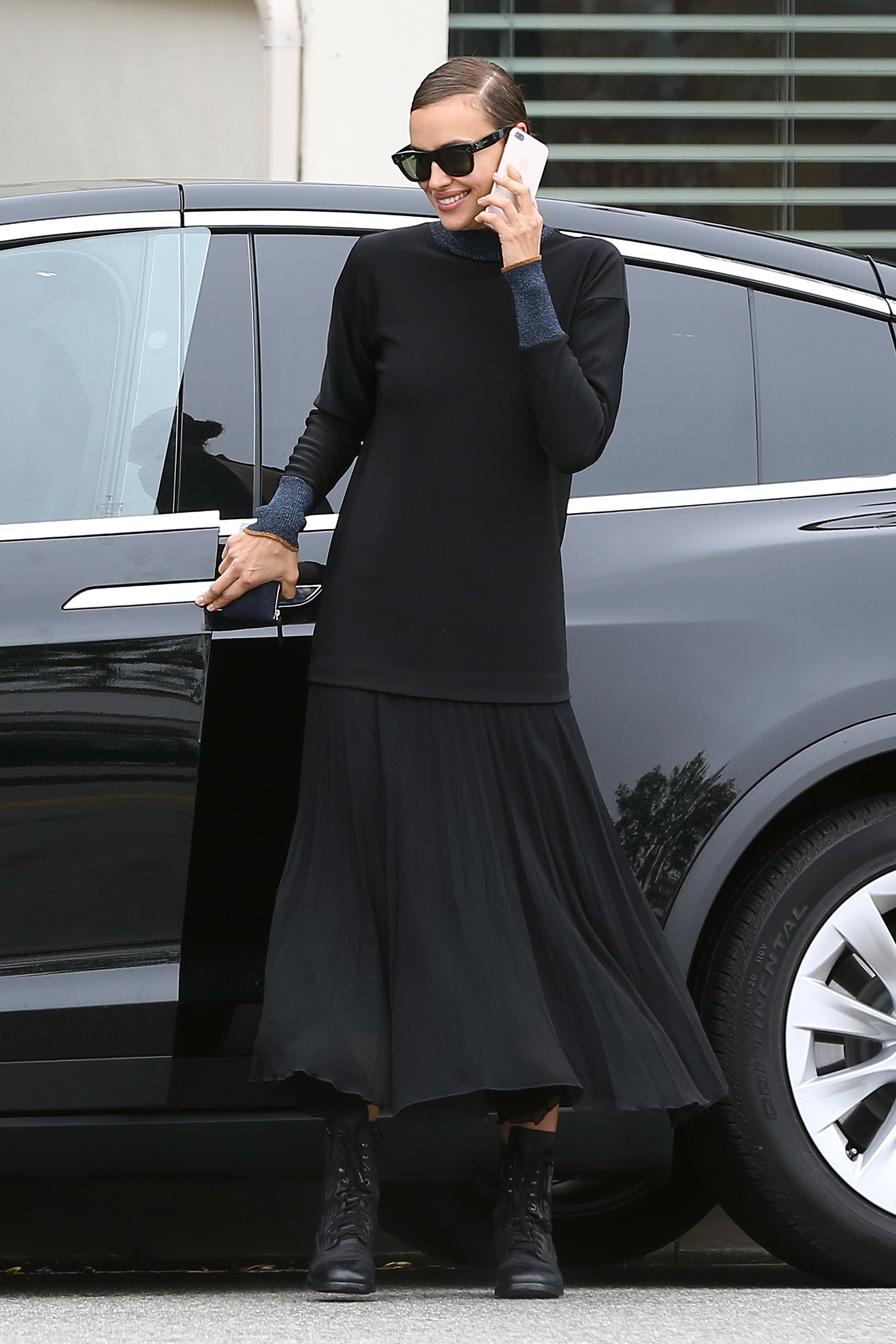 irina shayk nail salon all-black