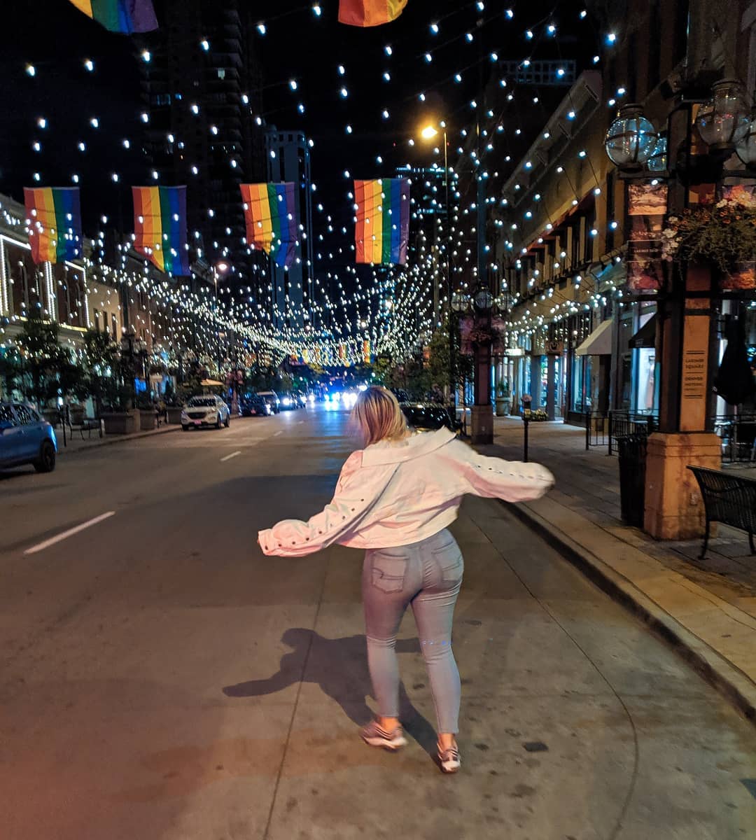 Iskra Lawrence Wears White Crop Top and Jeans in Denver