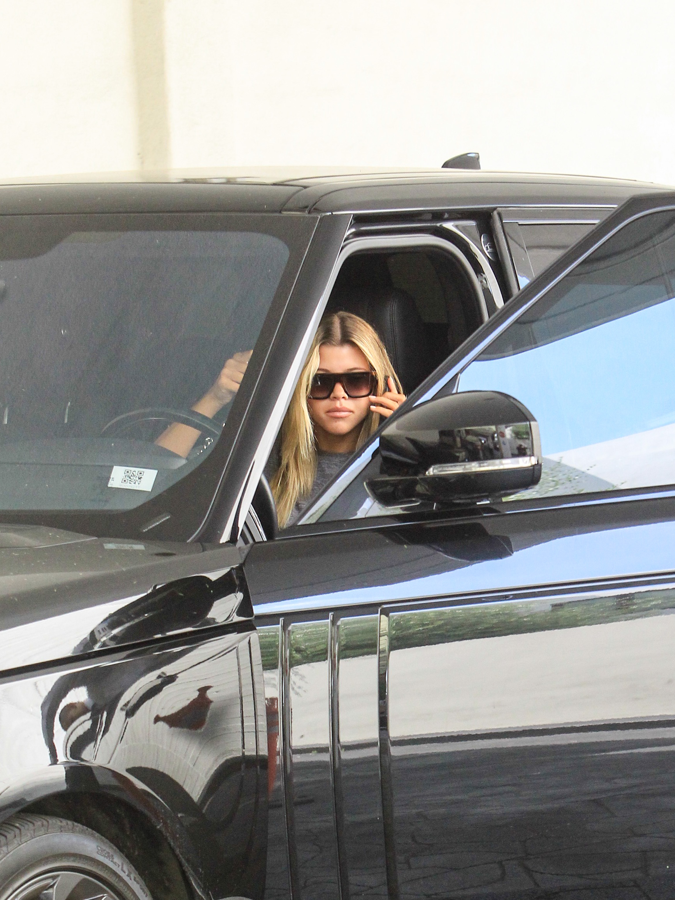 sofia richie abs flat tummy