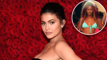 Kylie Jenner 1994 Chanel Bikini Naomi Campbell Runway