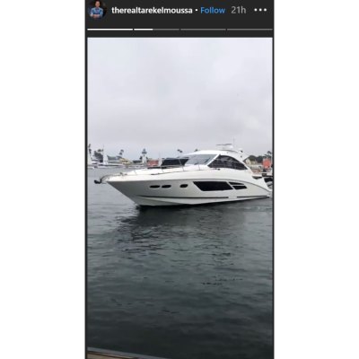 Tarek-El-Moussa-Spotted-Smooching-Christina-Anstead-Lookalike-on-a-Yacht-1
