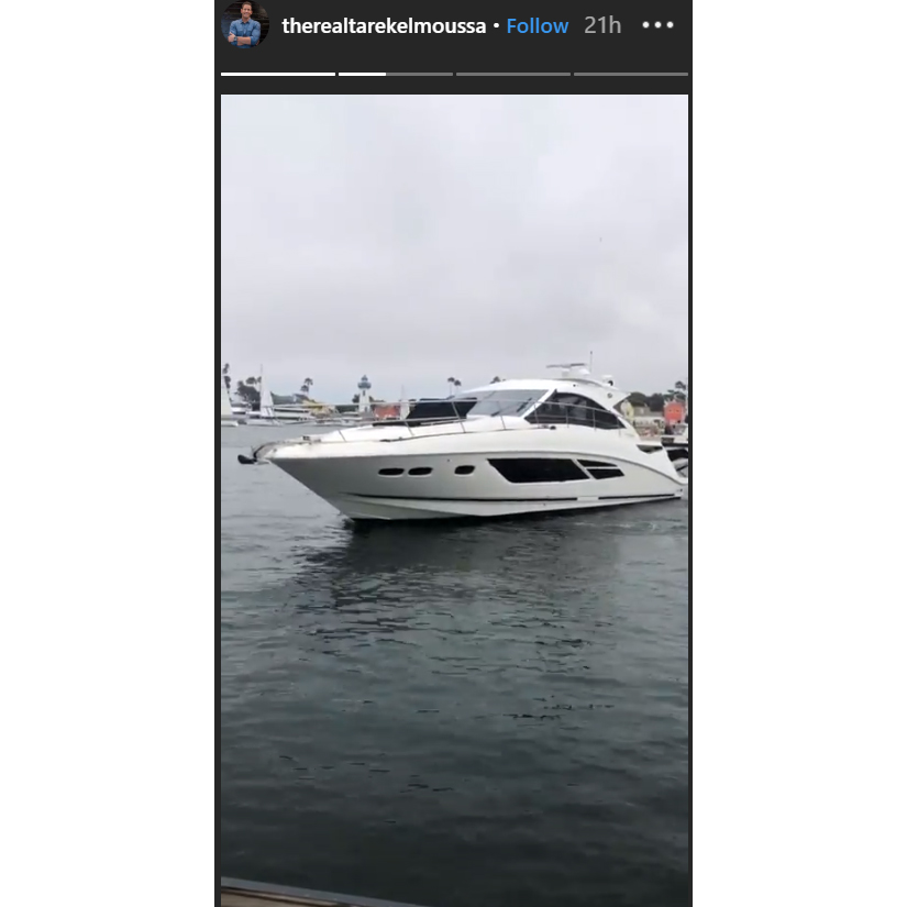 Tarek-El-Moussa-Spotted-Smooching-Christina-Anstead-Lookalike-on-a-Yacht-1