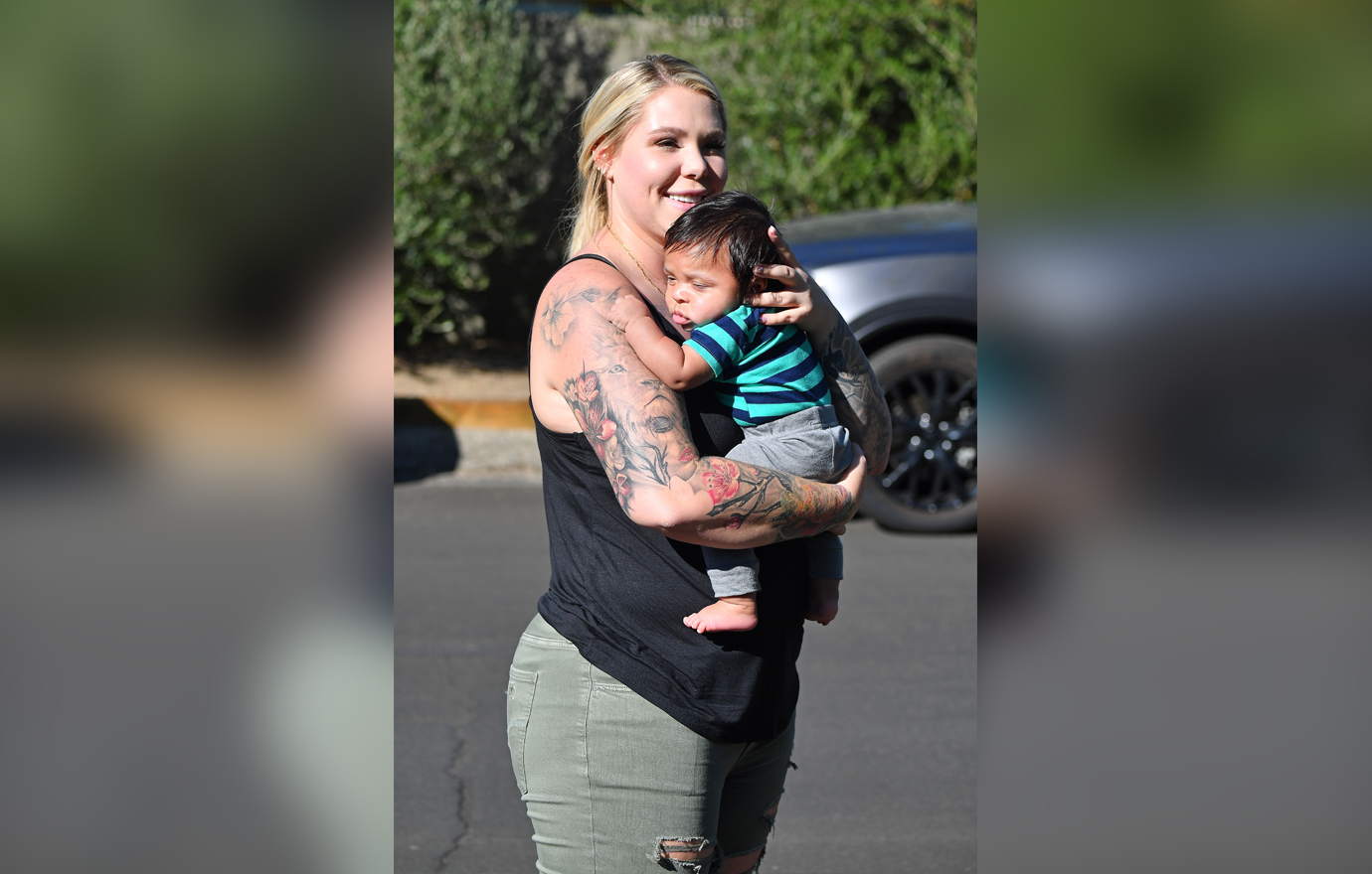 Teen Mom Kailyn Lowry was recently seen house hunting in Los Angeles with her son Lux. The Teen mom star was seen checking out a $2.3million dollar home in the Valley with a friend and her son, and was all smiles as she exited the house.