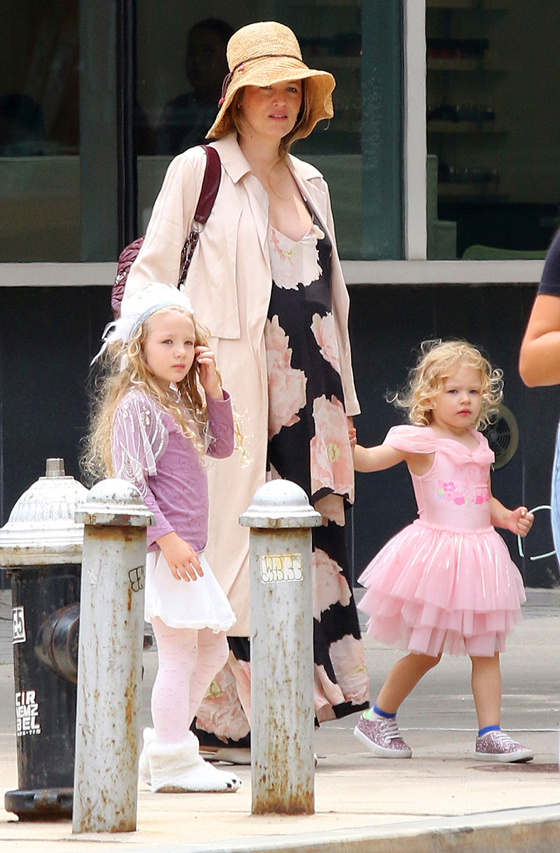 Blake Lively Baby Bump Daughters