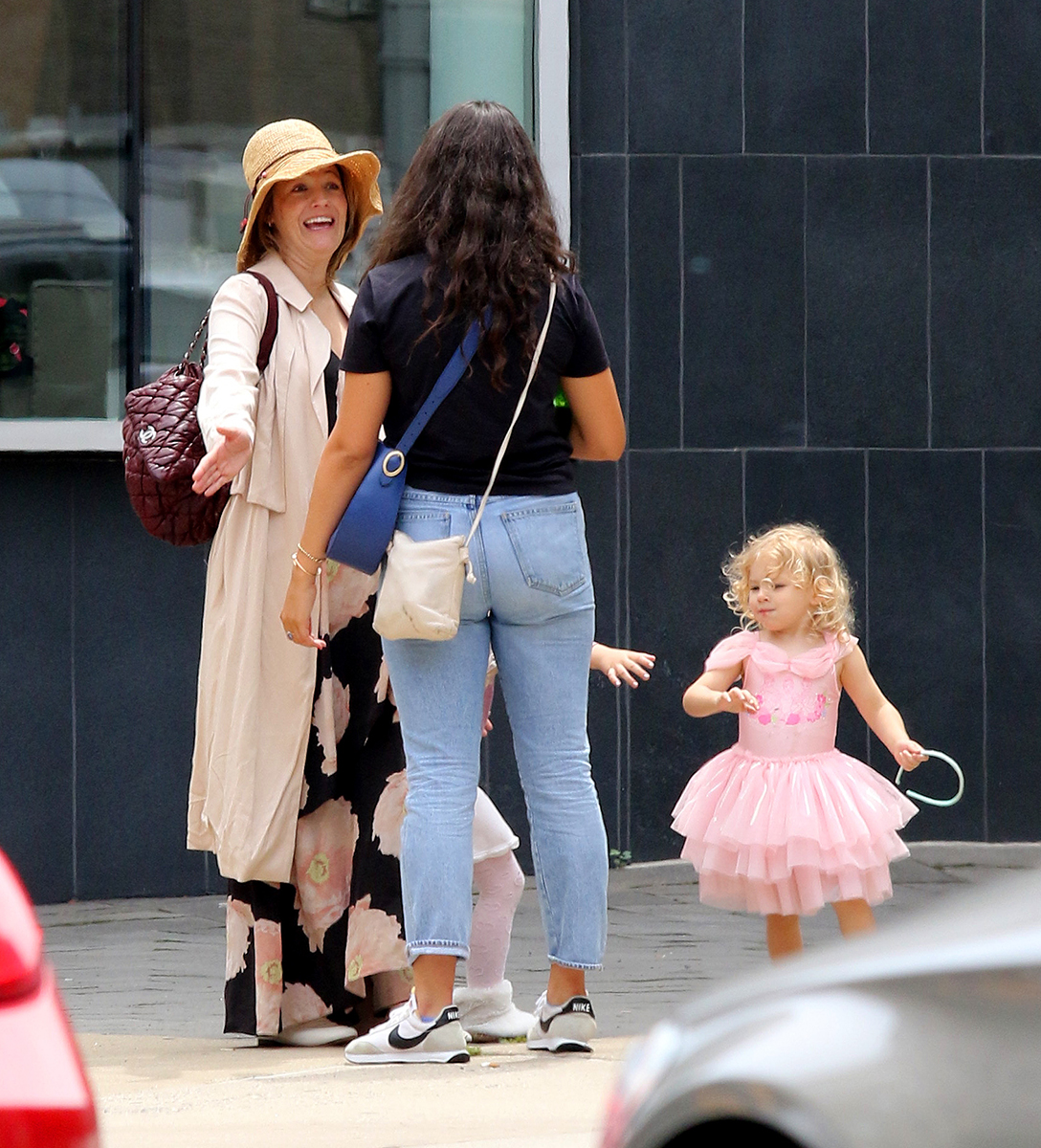 Blake Lively Baby Bump Daughters