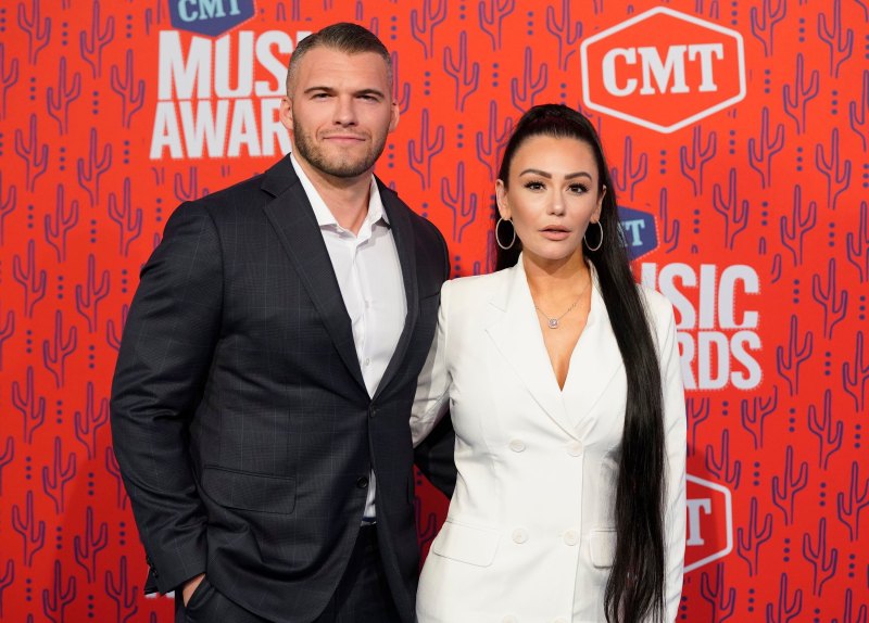 Jenni "JWoww" Farley posing with her boyfriend Zach Clayton Carpinello