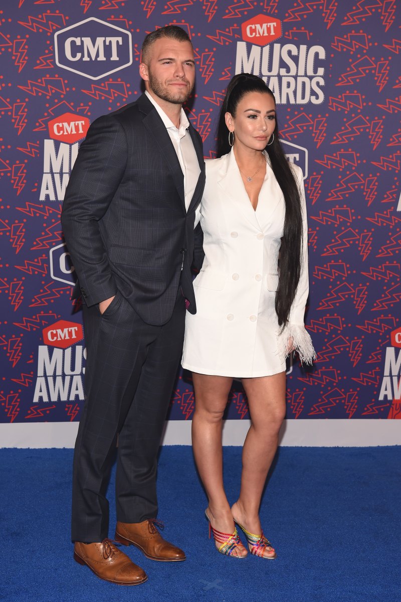 Jenni "JWoww" Farley posing with her boyfriend Zach Clayton Carpinello