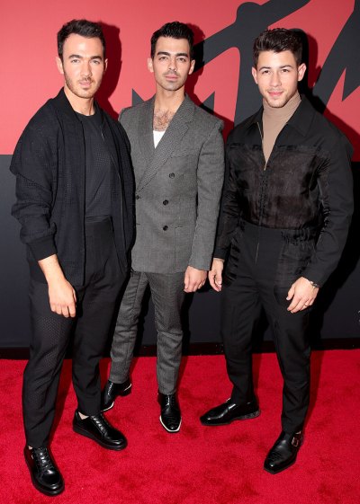 Jonas-Brothers-Arrivals-Red-Carpet-VMAs-2019