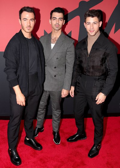 Jonas-Brothers-Arrivals-Red-Carpet-VMAs-2019