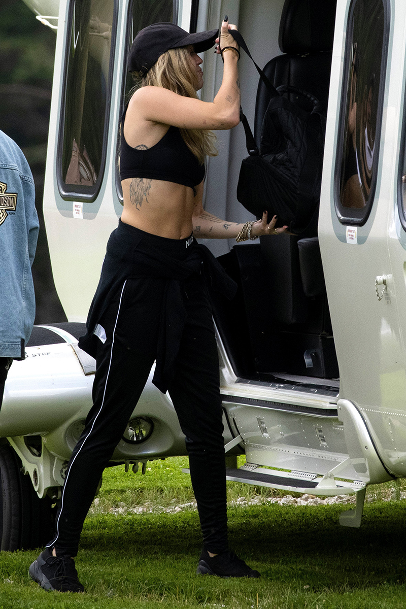 Miley Cyrus Kaitlynn Carter Helicopter Ride