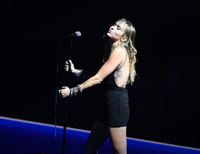 Miley Cyrus MTV VMAs 2019 performed Slide Away