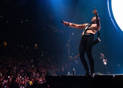 Shawn Mendes Performing