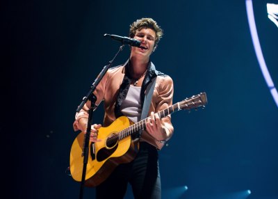 Shawn Mendes Performing