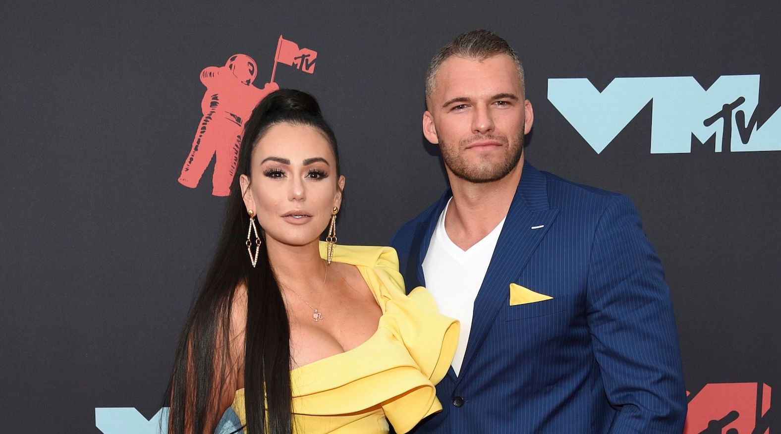 2019 MTV VMAs Cutest Couples on the Red Carpet — See Photos! picture