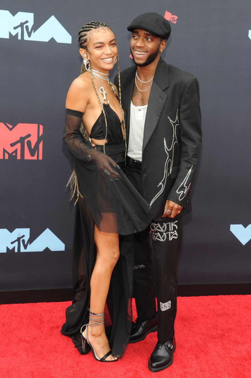 Bianca Leonor Quinones (L), known as Quin, and US rapper 6lack MTV VMAs