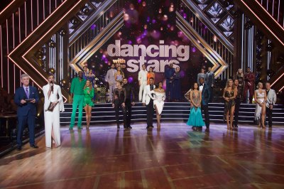 TOM BERGERON, ERIN ANDREWS, LAMAR ODOM, PETA MURGATROYD, SASHA FARBER, ALLY BROOKE, ALAN BERSTEN, HANNAH BROWN, LAUREN ALAINA, GLEB SAVCHENKO, BRANDON ARMSTRONG, MARY WILSON, JAMES VAN DER BEEK, EMMA SLATER, KARAMO, JENNA JOHNSON, KATE FLANNERY, PASHA PASHKOV, CHERYL BURKE, RAY LEWIS, SAILOR BRINKLEY-COOK, VAL CHMERKOVSKIY, WITNEY CARSON, KEL MITCHELL, LINDSAY ARNOLD, SEAN SPICER Dancing With the Stars First Elimination