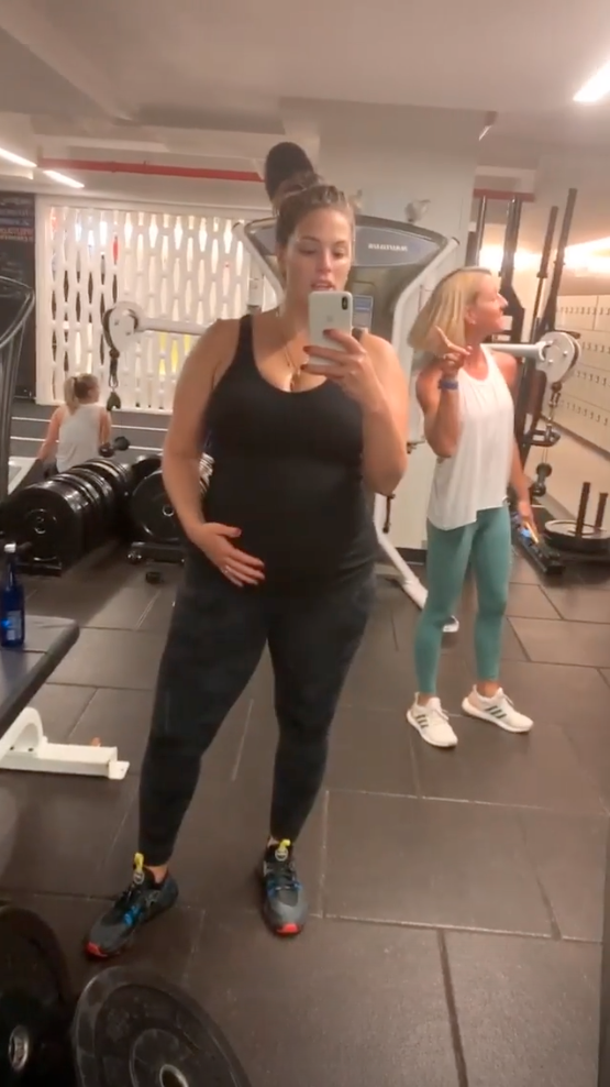 A pregnant Ashley Graham working out