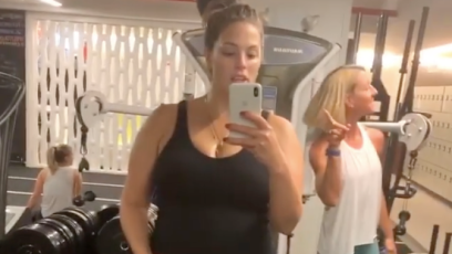 A pregnant Ashley Graham working out