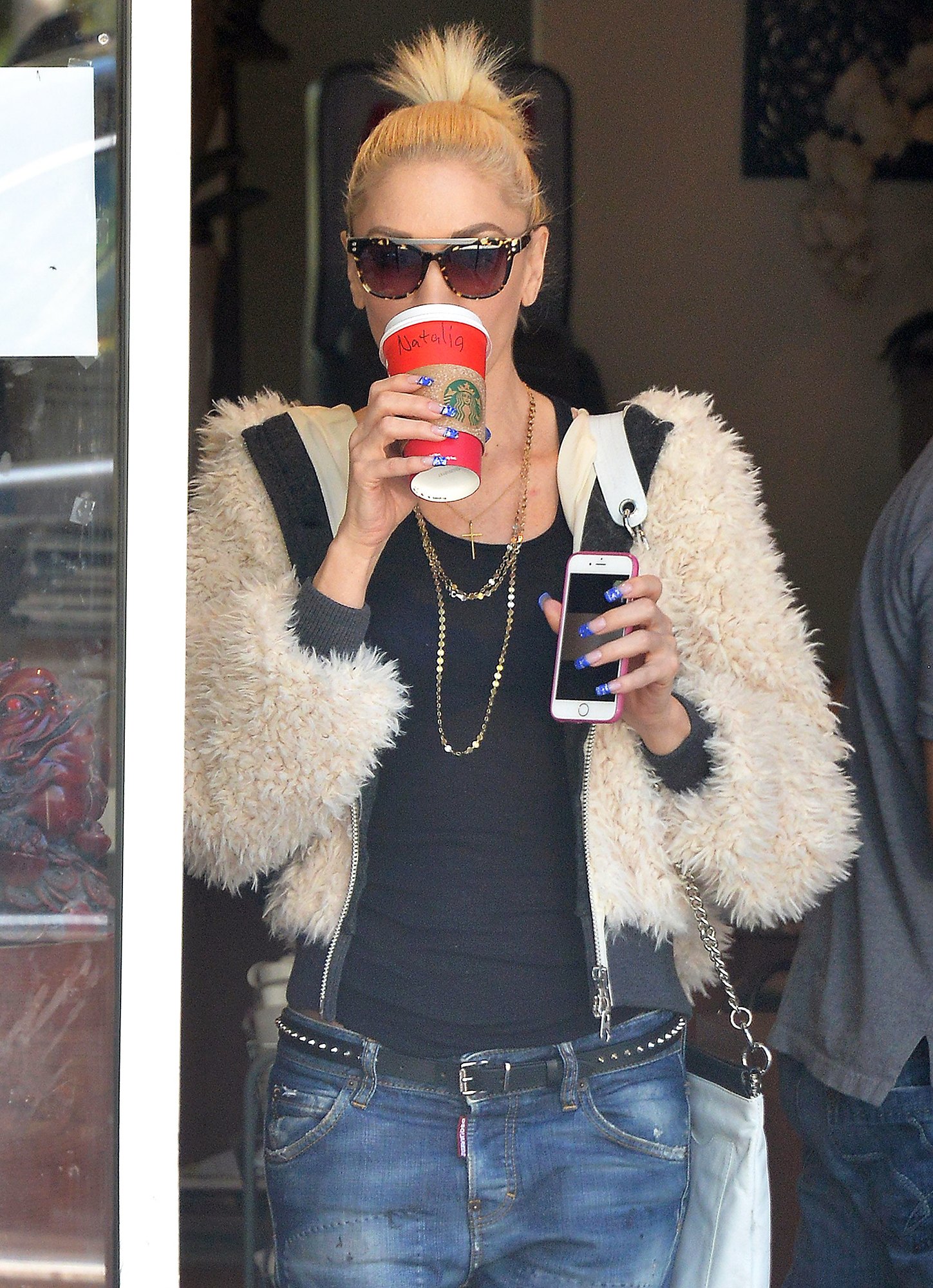 Celebrities Who Drink Coffee: Beyonce, Jennifer Garner and More! | Life ...