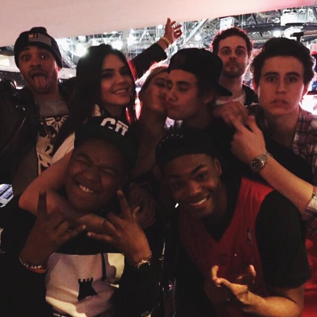 Hailey Baldwin Smooches Justin Bieber in Group Photo in January 2015