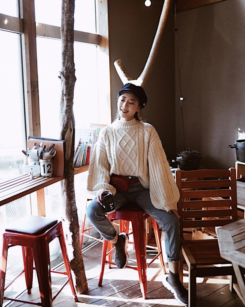 Lancy Zhang Wears Chunky sweater