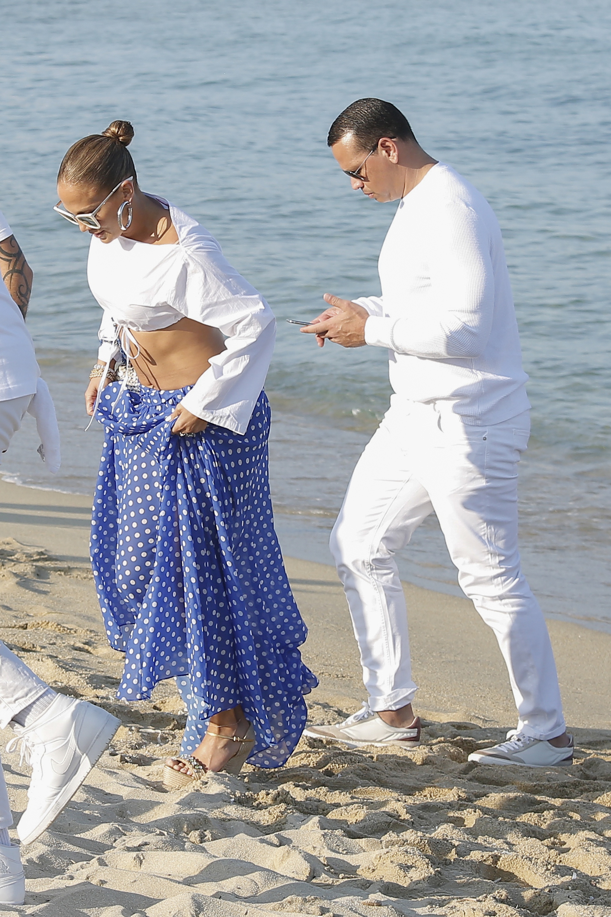 Jennifer Lopez Alex Rodriguez arriving at Verde beach in Saint Tropez
