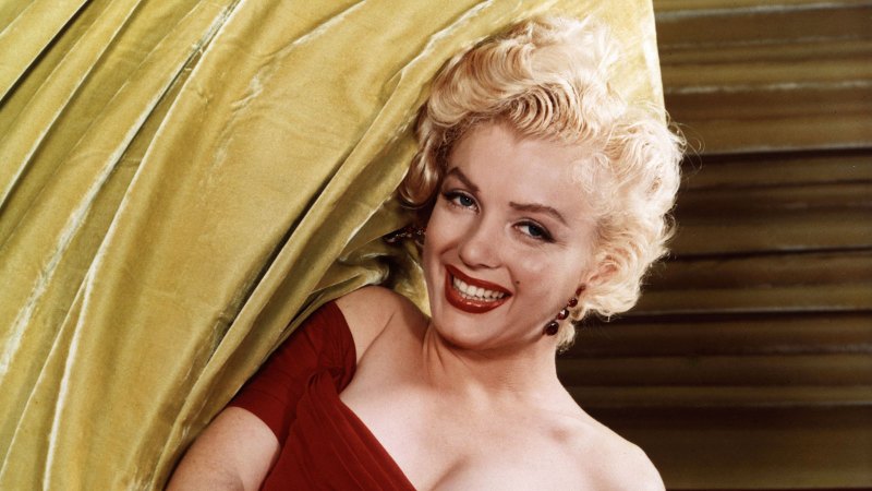 Marilyn Monroe red dress smiling
