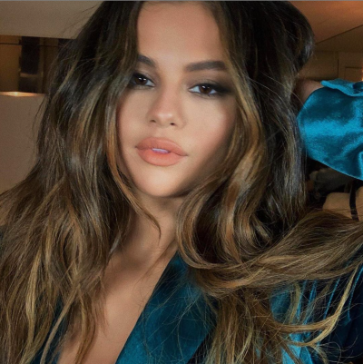 Selena Gomez Selfie
