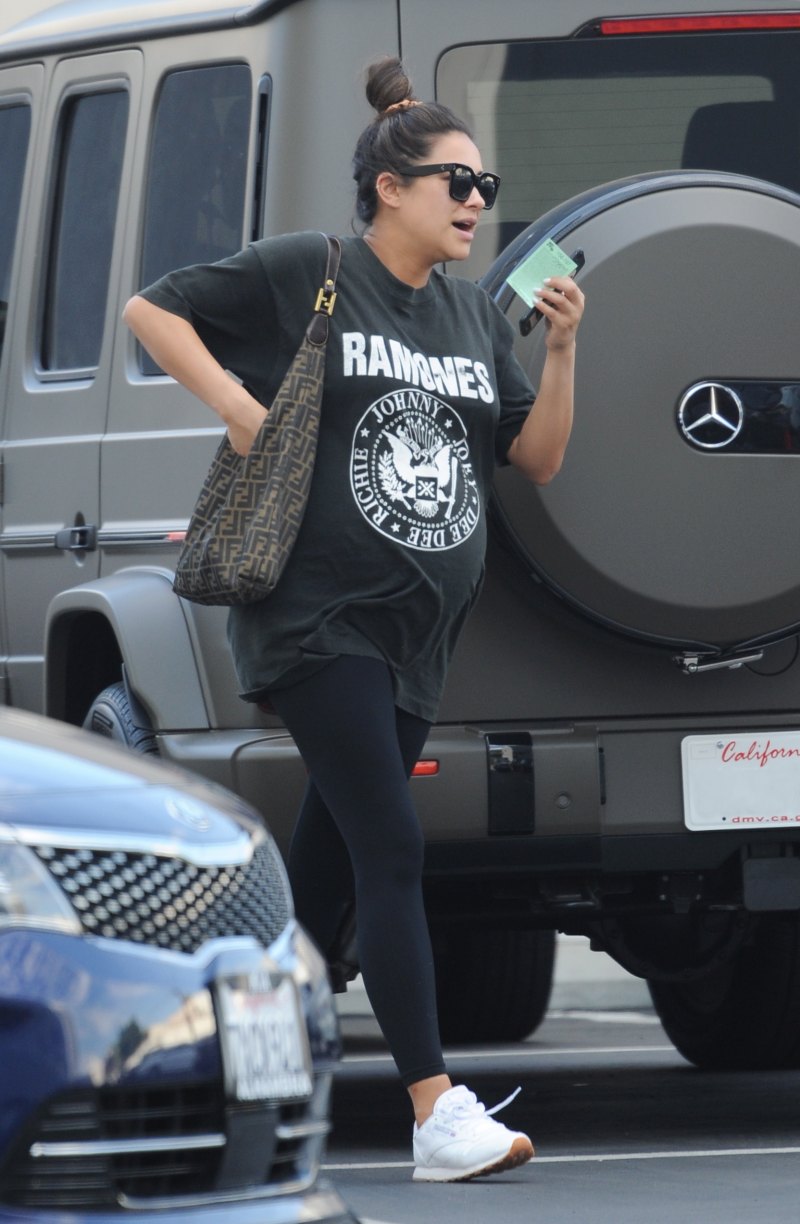 Pregnant Shay Mitchell wearing a Ramones T-Shirt, black leggings, sunglasses and white sneakers