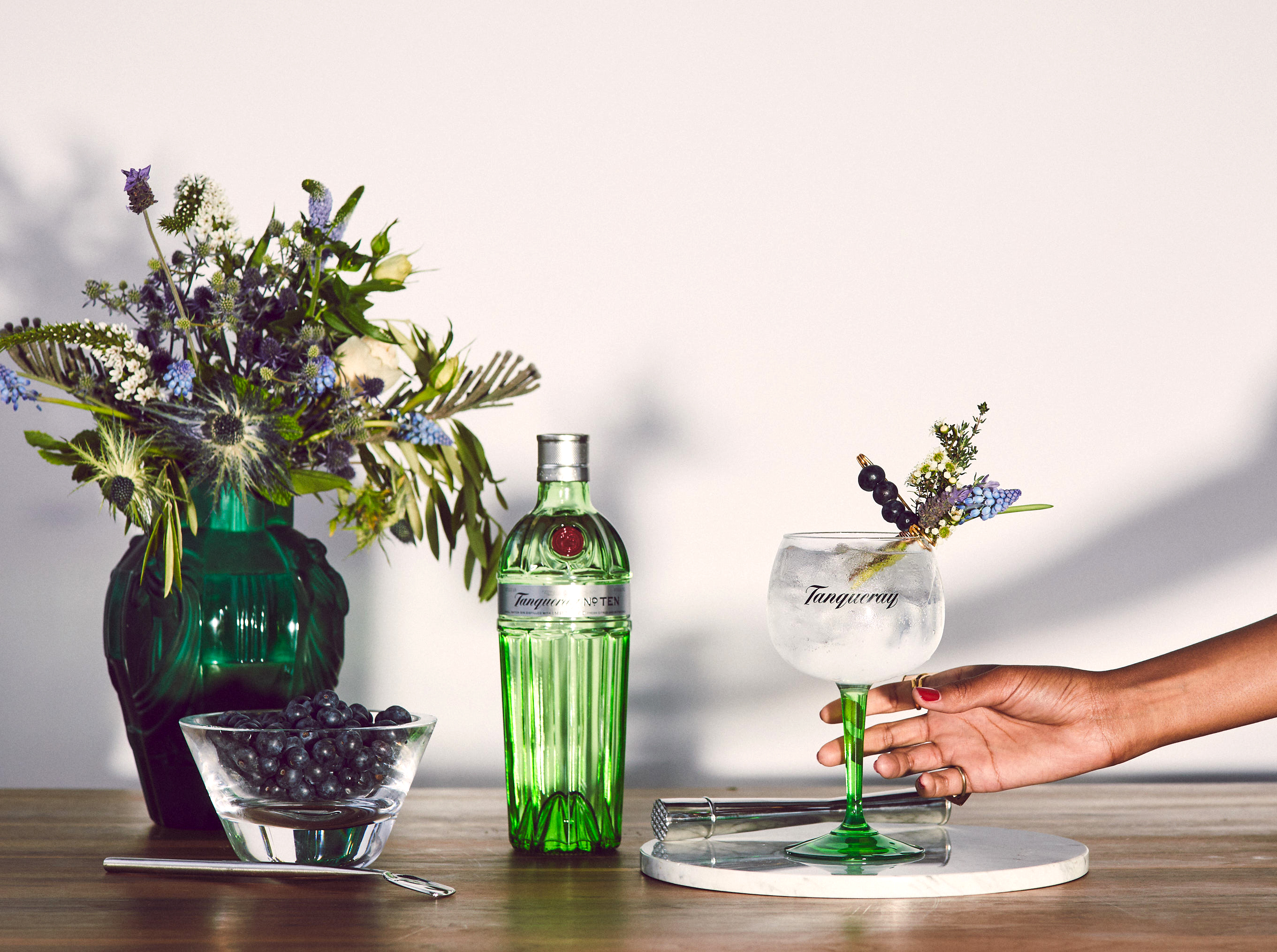 This Instagram Influencer Dresses Up Cocktails With Flowers