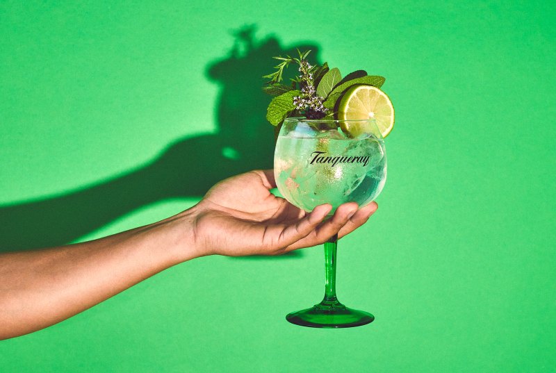 This Instagram Influencer Dresses Up Cocktails With Flowers