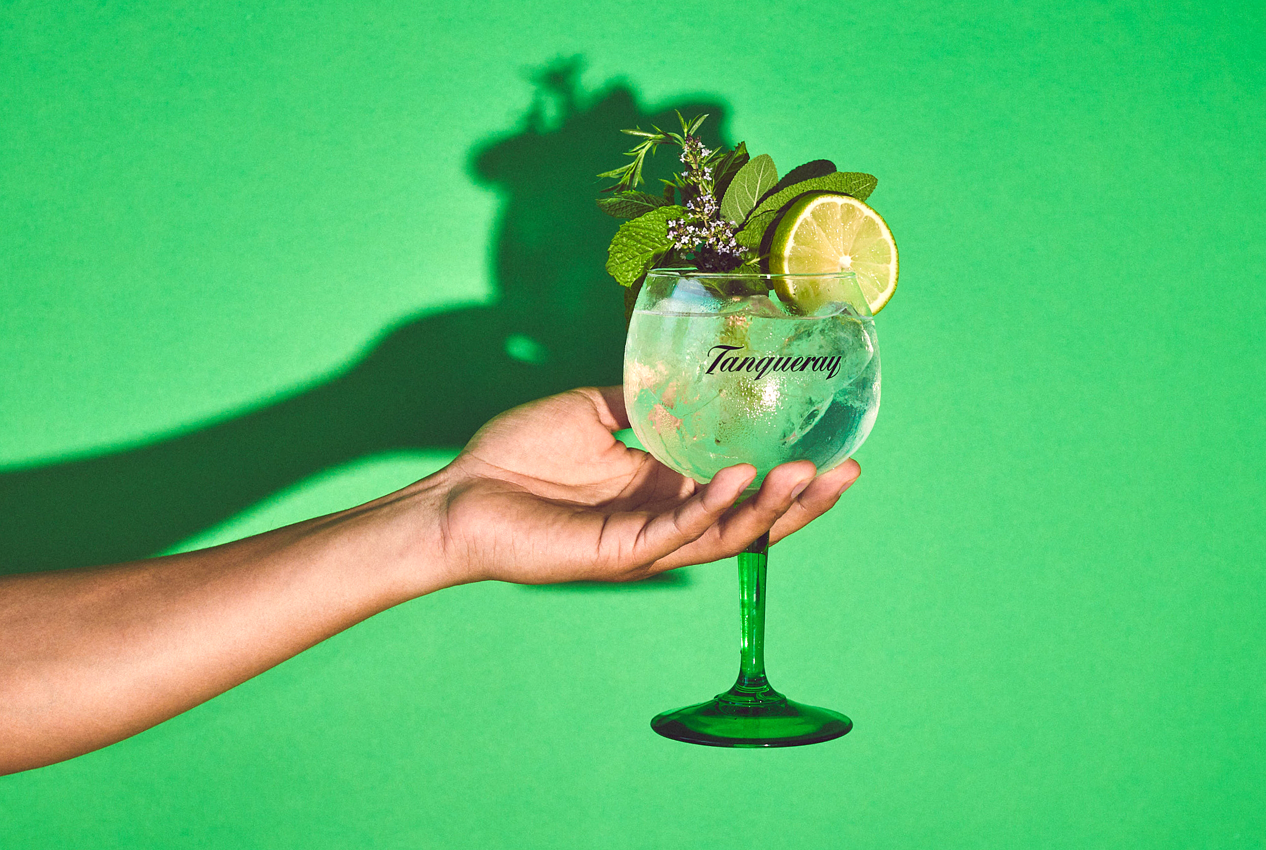 This Instagram Influencer Dresses Up Cocktails With Flowers