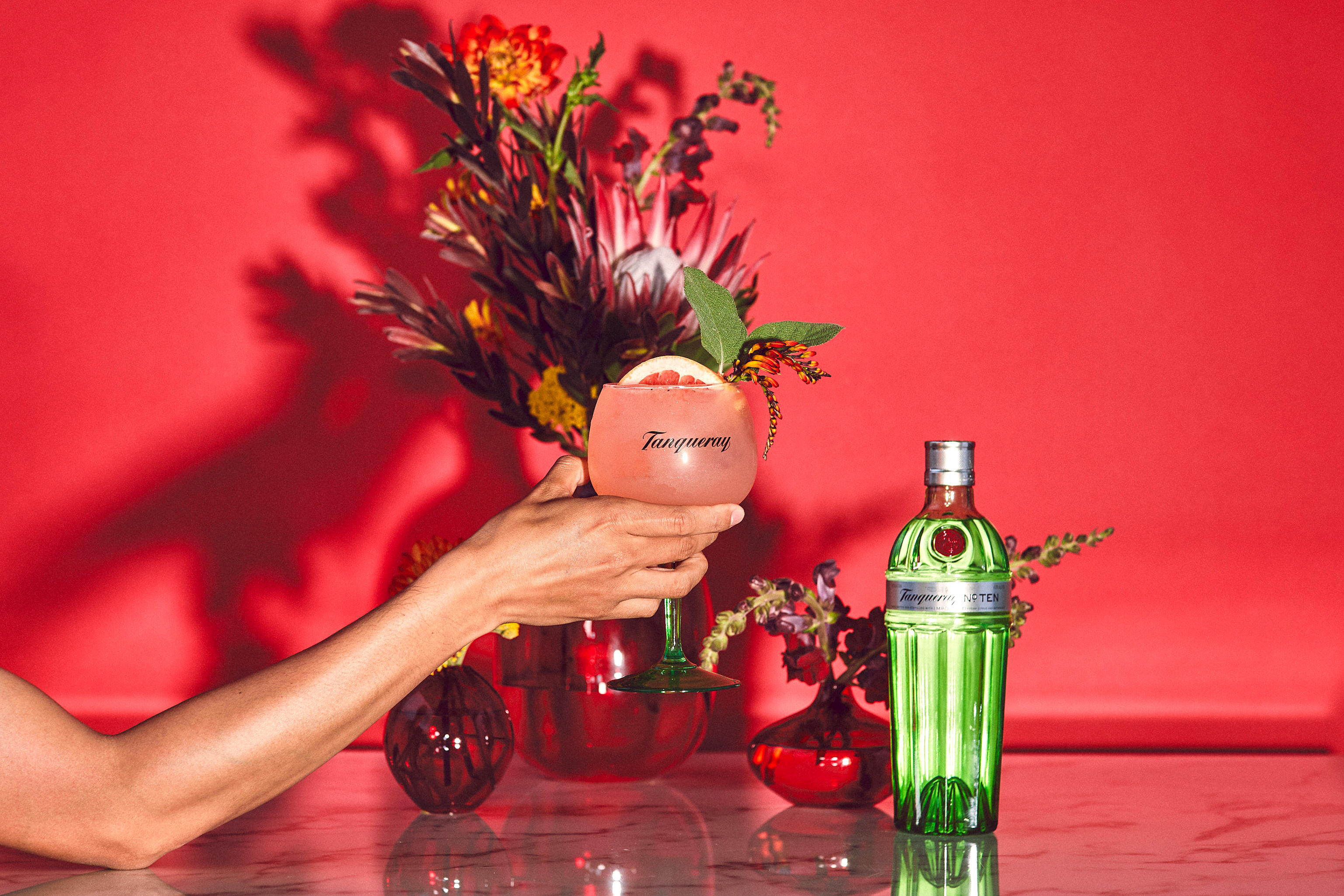 This Instagram Influencer Dresses Up Cocktails With Flowers