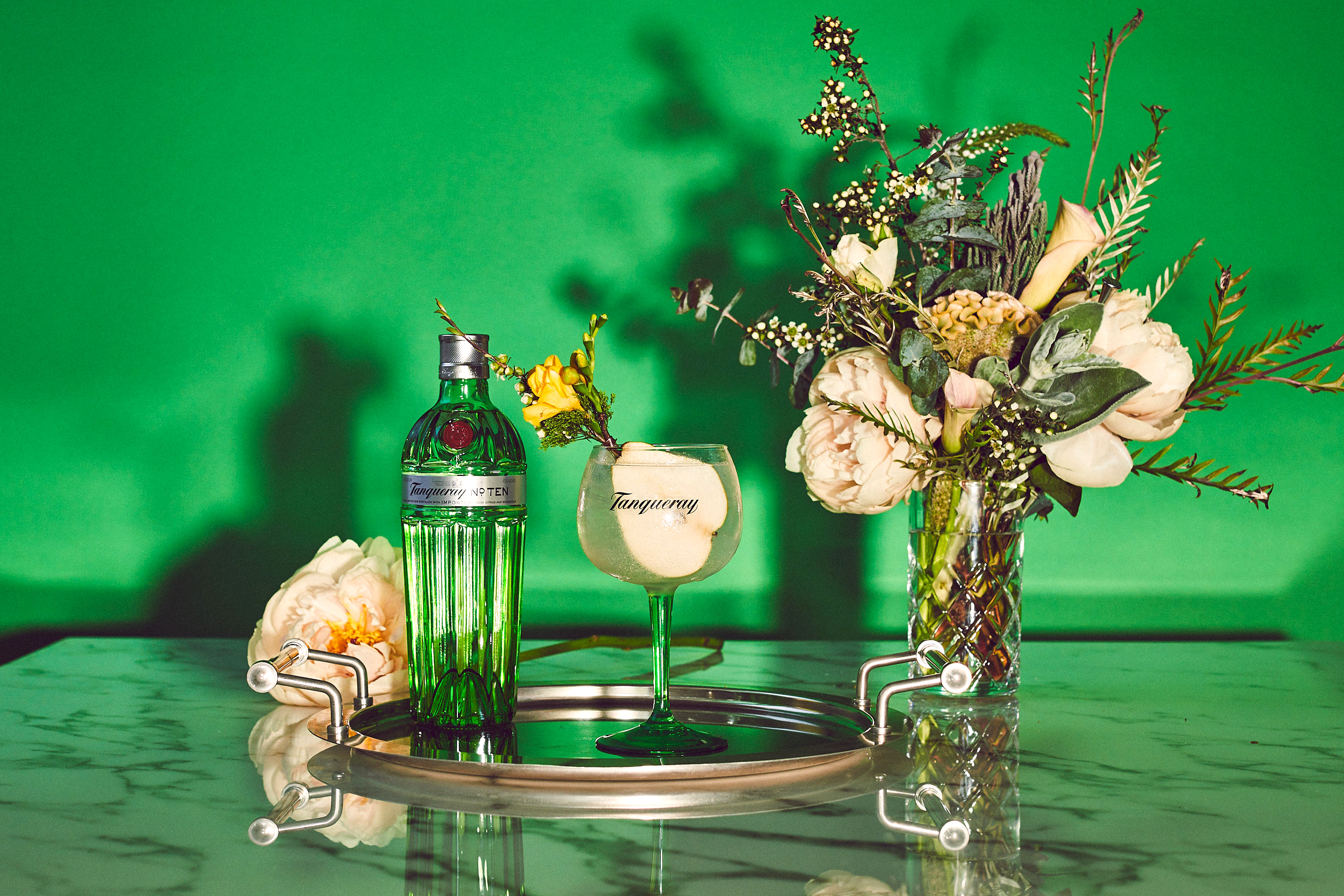 This Instagram Influencer Dresses Up Cocktails With Flowers