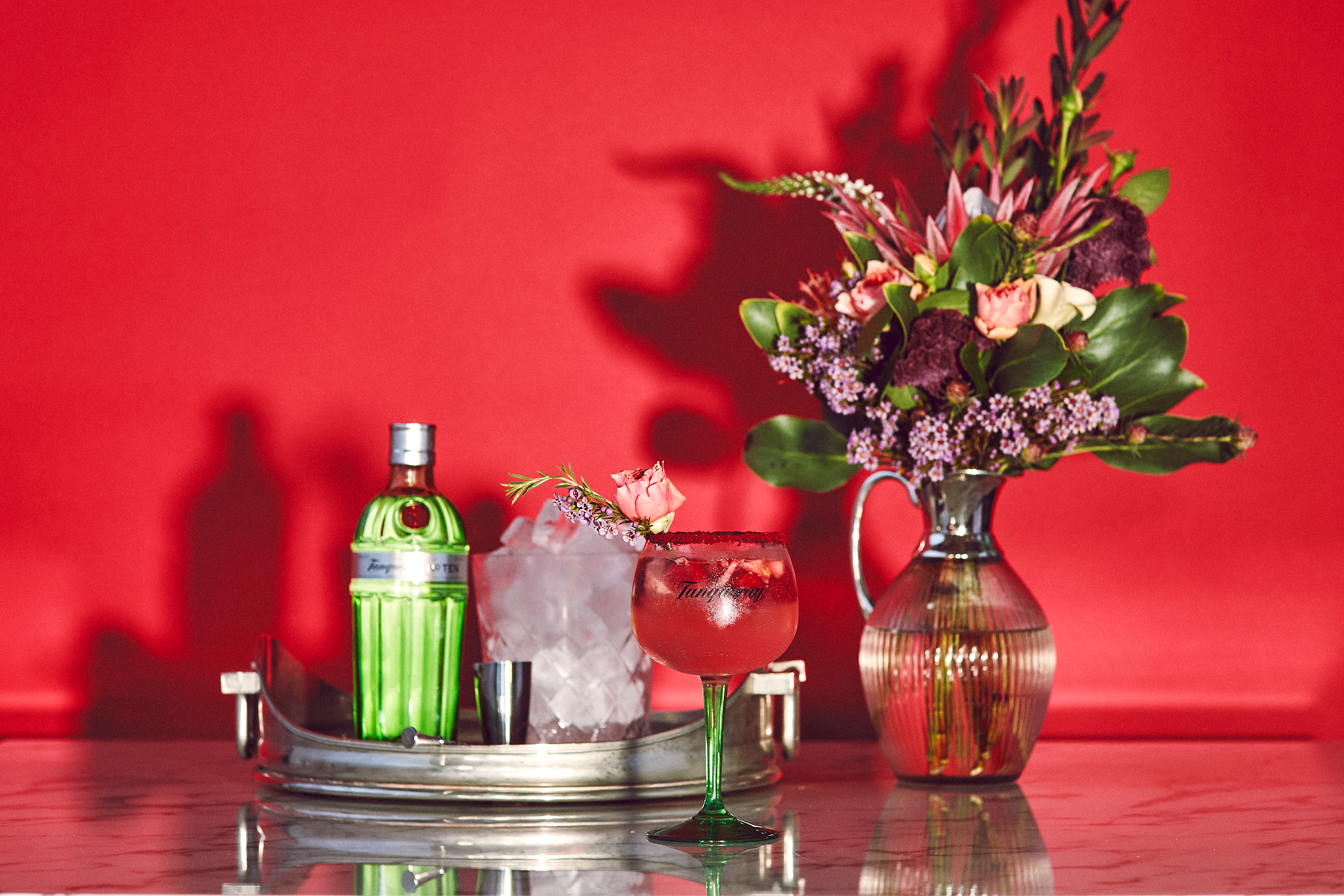 This Instagram Influencer Dresses Up Cocktails With Flowers