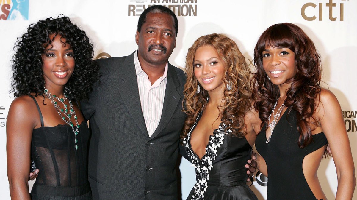Destinys Child and Mathew Knowles - Kelly Rowland, Mathew Knowles, Beyonce Knowles and Michelle Williams