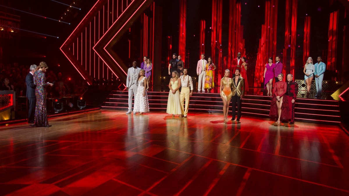 LAMAR ODOM, PETA MURGATROYD, SASHA FARBER, ALLY BROOKE, ALAN BERSTEN, HANNAH BROWN, LAUREN ALAINA, GLEB SAVCHENKO, JAMES VAN DER BEEK, EMMA SLATER, SAILOR BRINKLEY-COOK, VAL CHMERKOVSKIY, KARAMO, JENNA JOHNSON, KATE FLANNERY, PASHA PASHKOV, LINDSAY ARNOLD, SEAN SPICER, WITNEY CARSON, KEL MITCHELL DWTS Week 4 Elimination