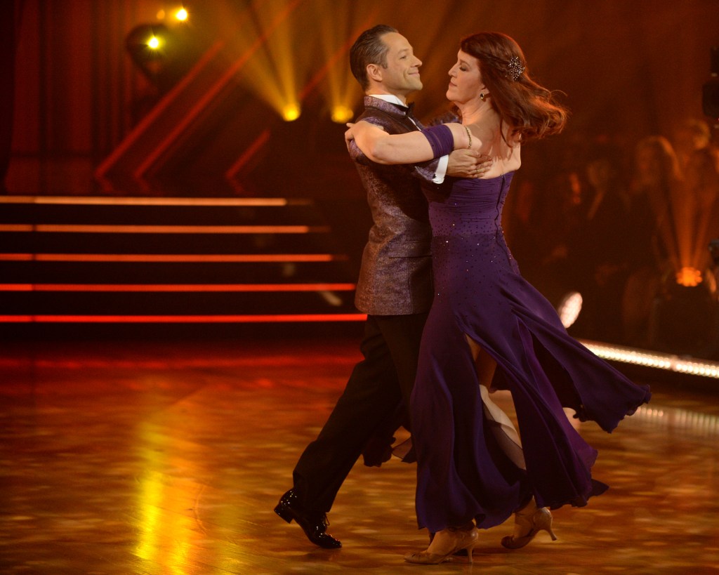 PASHA PASHKOV, KATE FLANNERY Viennese Waltz Dancing With the Stars